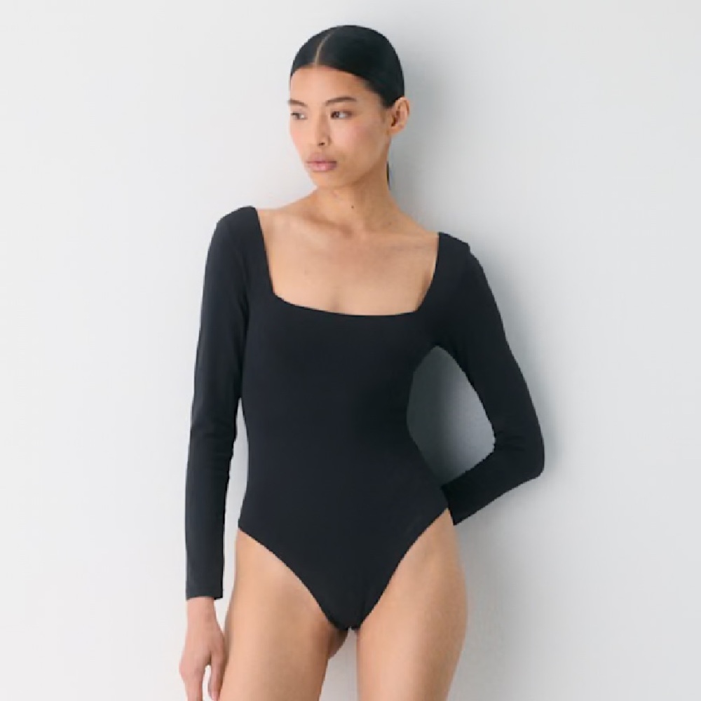 Aritzia Babaton Contour Bodysuit in Size Small